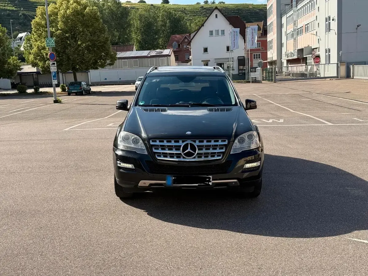 Gebraucht Mercedes ML350 231 PS (169 kW) 2010 Schwarz SUV