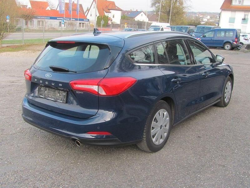 Second-hand Ford Focus 101 CP (74 kW) 2019 Albastru Berlinǎ