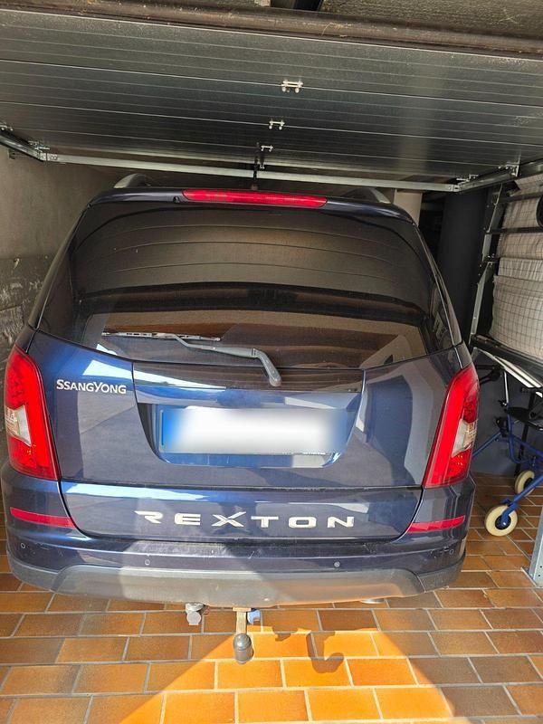 Blau Gebraucht 2015 Ssangyong Rexton Sapphire SUV | 14.450 € (Fairer Preis) - Bild 1/4