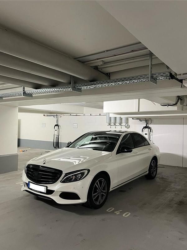 Gebraucht Mercedes C300 245 PS (180 kW) 2018 Weiß Limousine