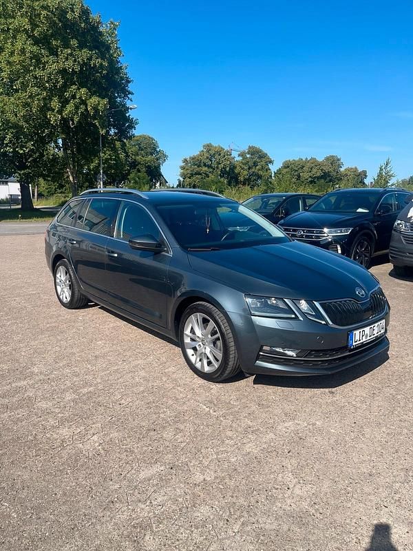 Grau Gebraucht 2019 Skoda Octavia Kombi | 16.900 € (Fairer Preis) - Bild 1/4