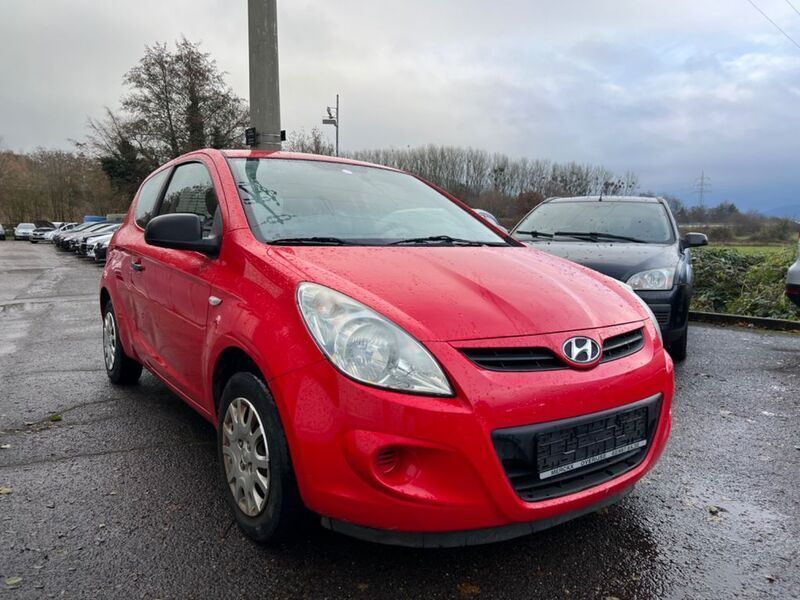Gebraucht Hyundai i20 Classic 77 PS (56 kW) 2010 Rot Limousine