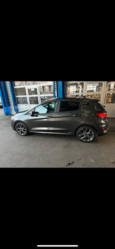 Silber Gebraucht 2022 Ford Fiesta ST-Line Kleinwagen | 17.000 € (Fairer Preis) - Bild 1/4