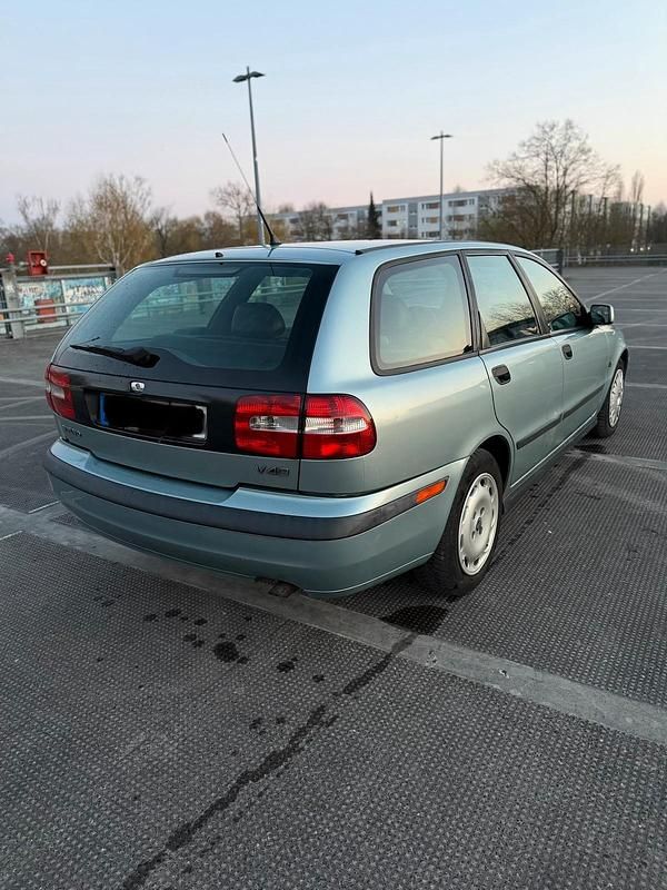 Second-hand Volvo V40 115 CP (84 kW) 2003 Albastru Break