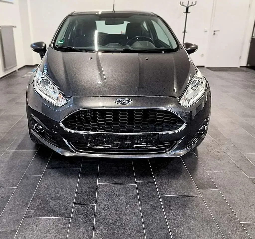 Gebraucht Ford Fiesta Celebration 75 PS (55 kW) 2016 Grau Kleinwagen