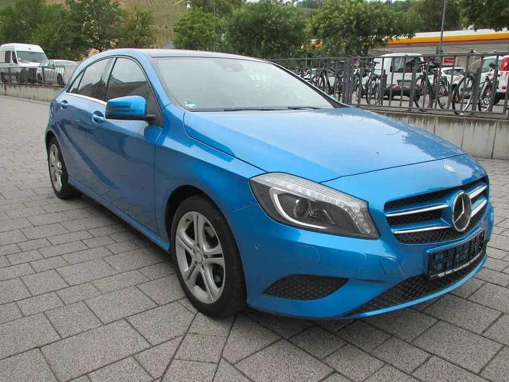 Gebraucht Mercedes A200 136 PS (100 kW) 2013 Blau Kleinwagen