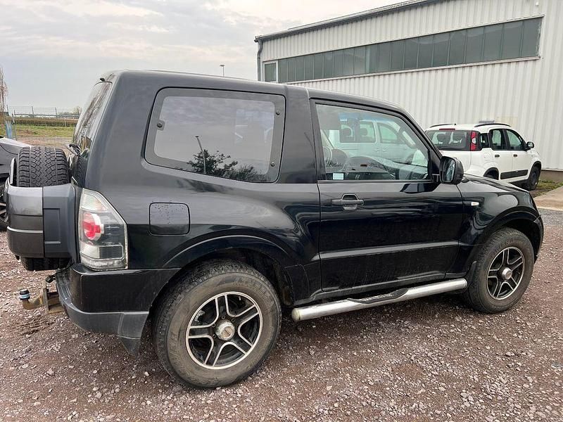 Gebraucht Mitsubishi Pajero Inform 200 PS (147 kW) 2012 Schwarz SUV