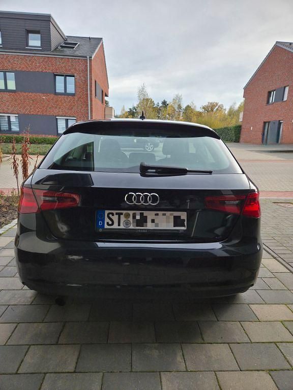 Gebraucht Audi A3 Ambiente 105 PS (77 kW) 2013 Schwarz Limousine