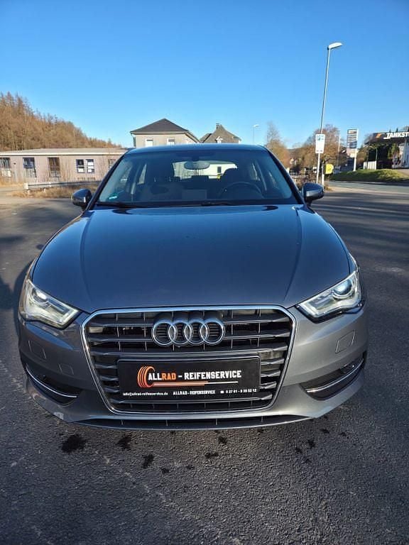 Gebraucht Audi A3 Attraction 105 PS (77 kW) 2013 Grau Coupé