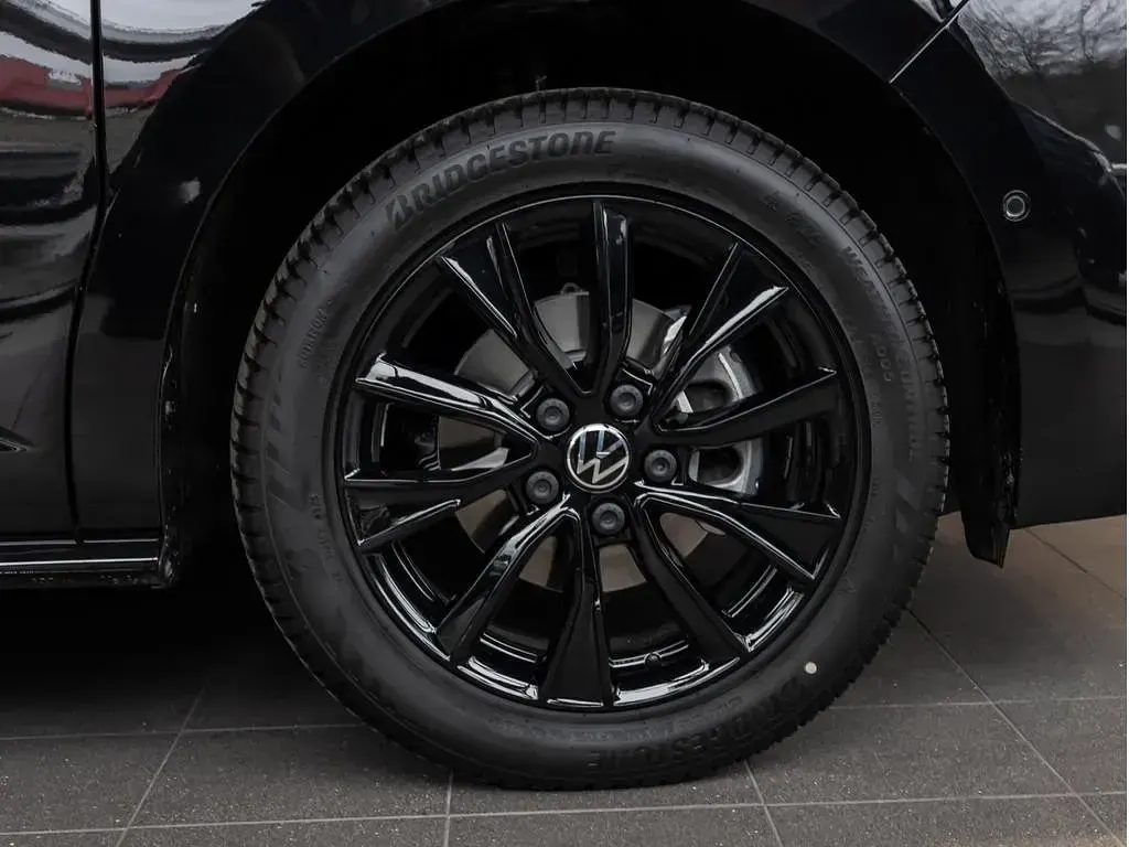 Nowe VW Multivan 2026 Czarny Minivan