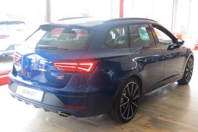 Używany Seat Leon 4Drive 300 KM (220 kW) 2017 Niebieski Sedan/Limuzyna