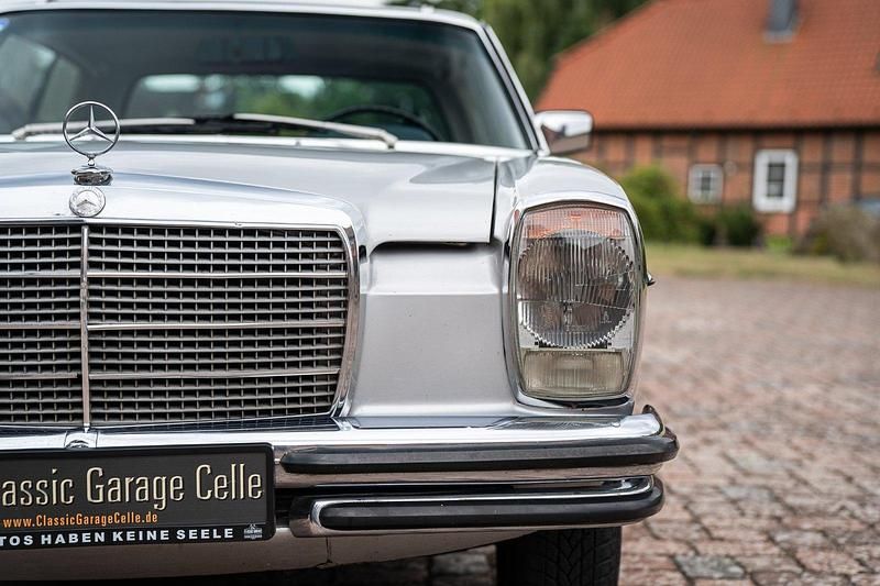 Gebraucht Mercedes W114 160 PS (117 kW) 1975 Silber Coupé