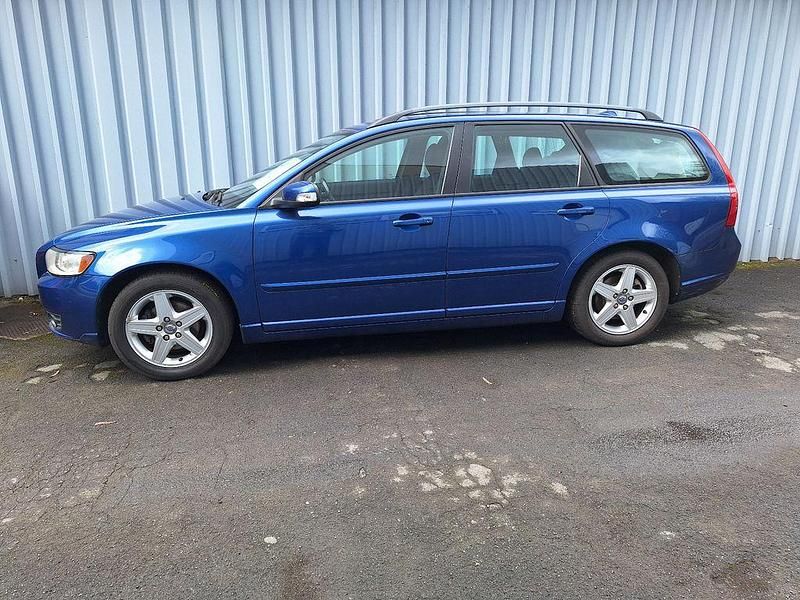 Gebraucht Volvo V50 Momentum 145 PS (106 kW) 2008 Blau Kombi