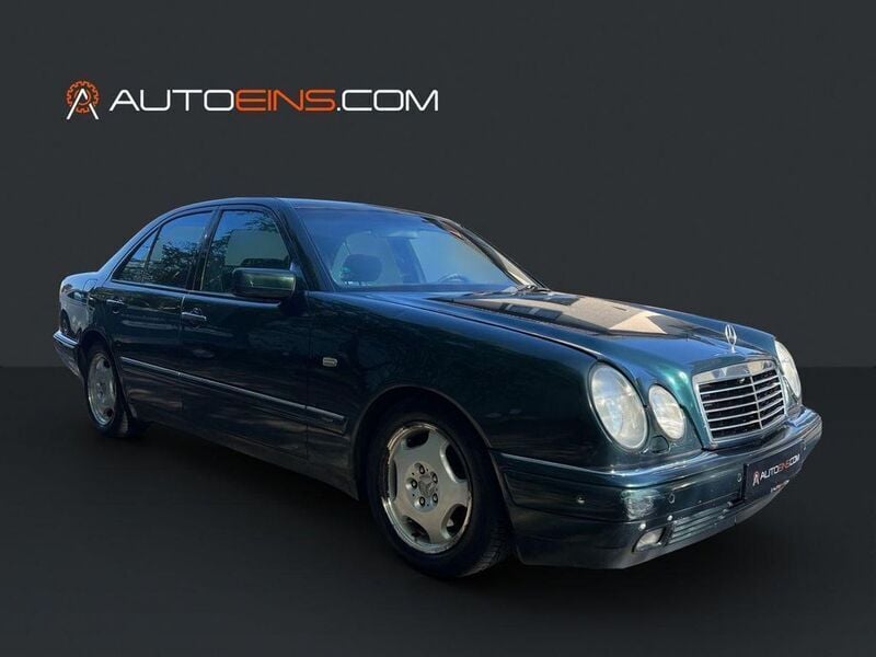 Grün Gebraucht 1998 Mercedes E320 Limousine | 2.288 € (Superpreis) - Bild 1/4