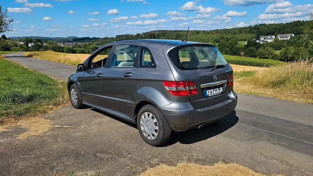 Gebraucht Mercedes B150 95 PS (69 kW) 2009 Grau Van / Kleinbus