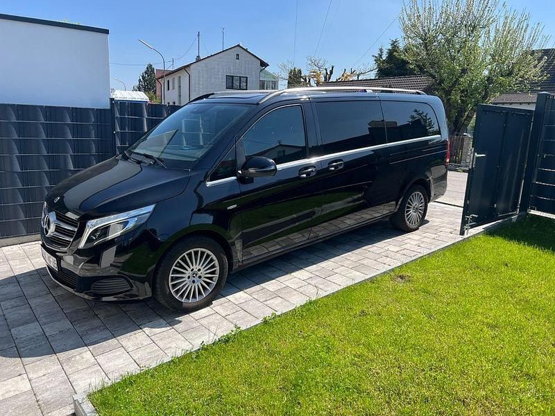 Schwarz Gebraucht 2017 Mercedes V250 Van / Kleinbus | 40.600 € (Fairer Preis) - Bild 1/4