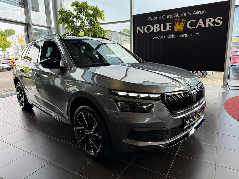 Graphitegrau metallic (metallic) Gebraucht 2022 Skoda Kamiq Monte Carlo SUV | 25.480 € (Fairer Preis) - Bild 1/4