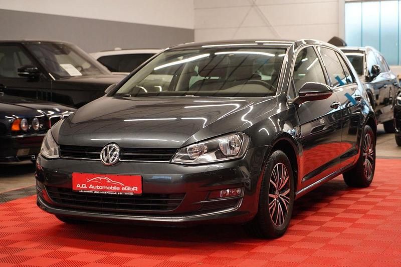 Grau Gebraucht 2016 VW Golf VII Comfortline Limousine | 11.950 € (Fairer Preis) - Bild 1/4