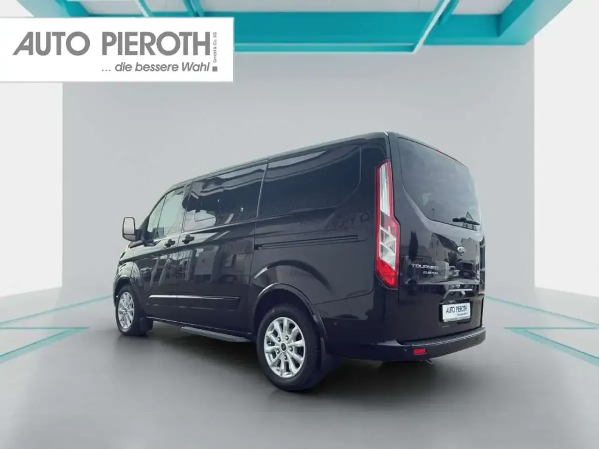 Gebraucht Ford Tourneo Titanium 150 PS (110 kW) 2024 Schwarz Van / Kleinbus