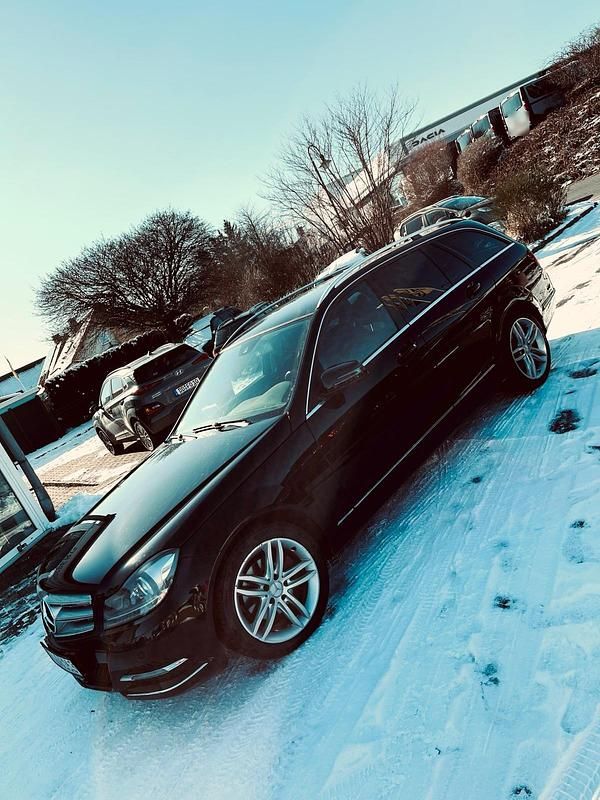 Gebraucht Mercedes C220 170 PS (125 kW) 2012 Schwarz Kombi