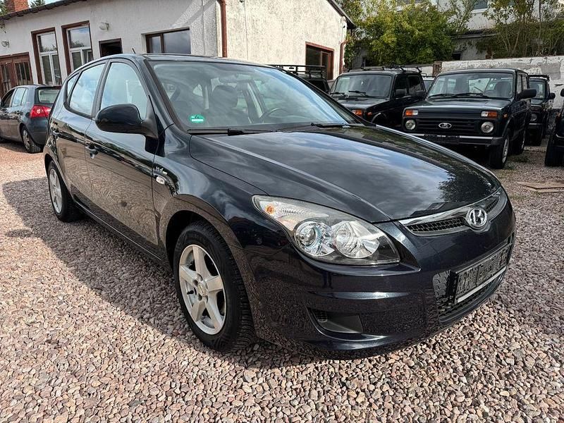 Schwarz Gebraucht 2010 Hyundai i30 Edition Limousine | 3.500 € (Guter Preis) - Bild 1/4