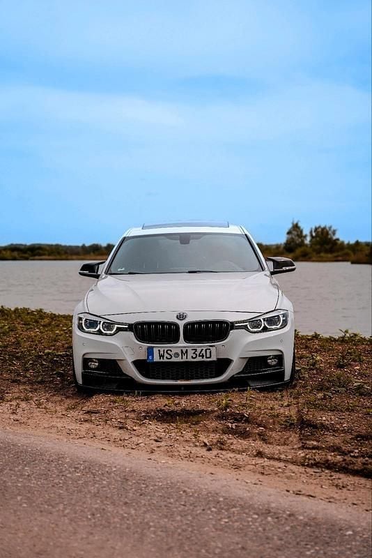 Weiß Gebraucht 2017 BMW 340 Sport Line Limousine | 27.000 € - Bild 1/4