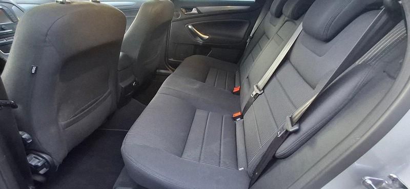 Gebraucht Ford Mondeo Business Edition 163 PS (119 kW) 2013 Silber Kombi