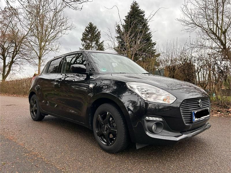 Schwarz Gebraucht 2018 Suzuki Swift Comfort Kleinwagen | 8.750 € (Fairer Preis) - Bild 1/4