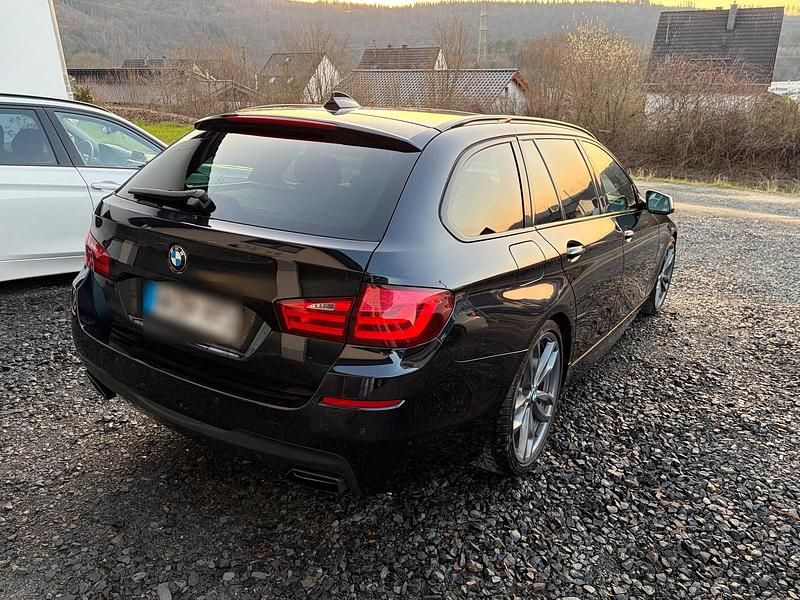 Gebraucht BMW M550 381 PS (280 kW) 2012 Schwarz Limousine