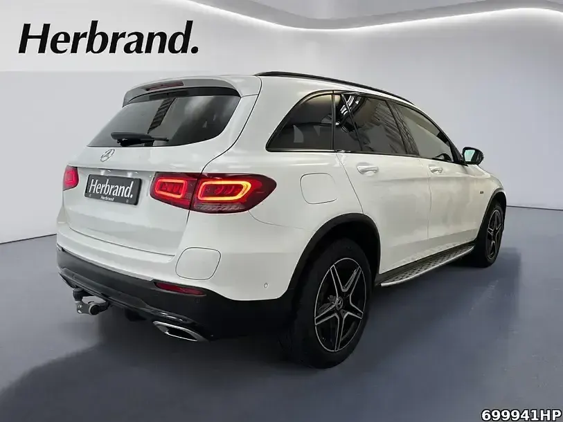 Gebraucht Mercedes GLC300e AMG 320 PS (235 kW) 2021 Weiss SUV
