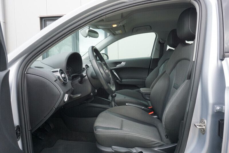 Gebraucht Audi A1 Sportback Sport 95 PS (69 kW) 2017 Silber Kleinwagen