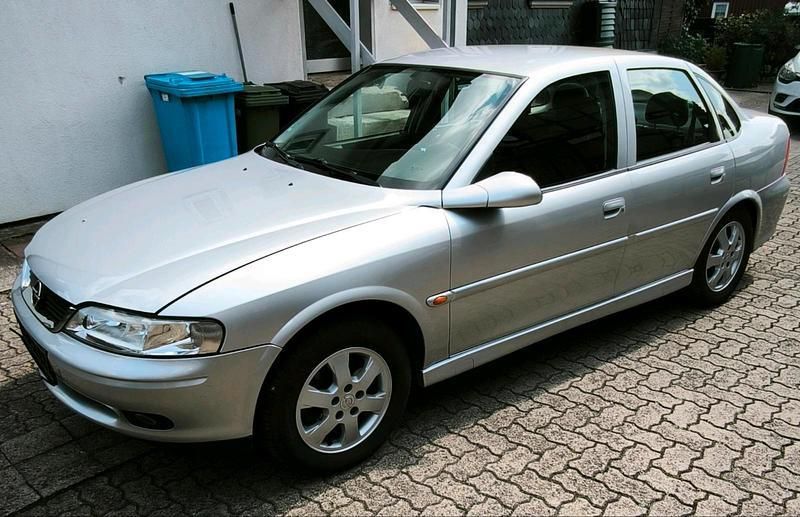 Silber Gebraucht 2001 Opel Vectra Limousine | 1.650 € (Fairer Preis) - Bild 1/4
