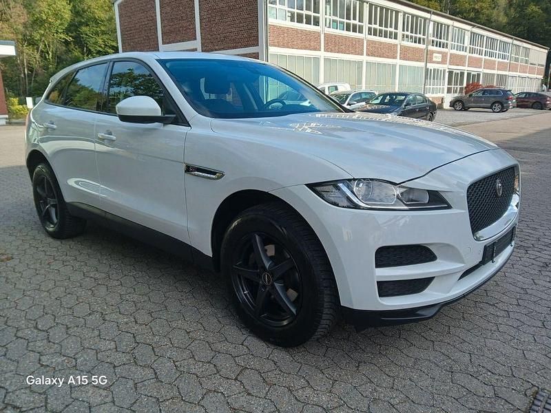 Weiß Gebraucht 2016 Jaguar F-Pace Pure SUV | 10.950 € - Bild 1/4