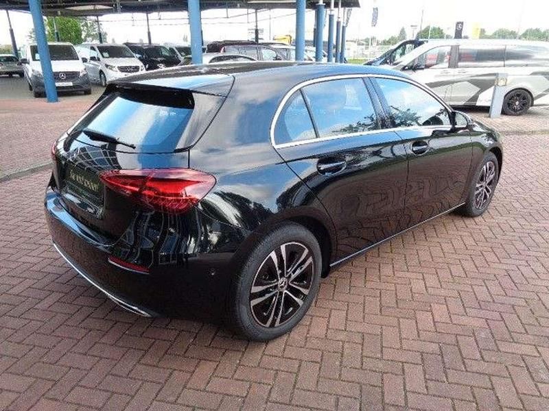 Gebraucht Mercedes A180 136 PS (100 kW) 2024 Kosmosschwarz  metalliclack Kleinwagen