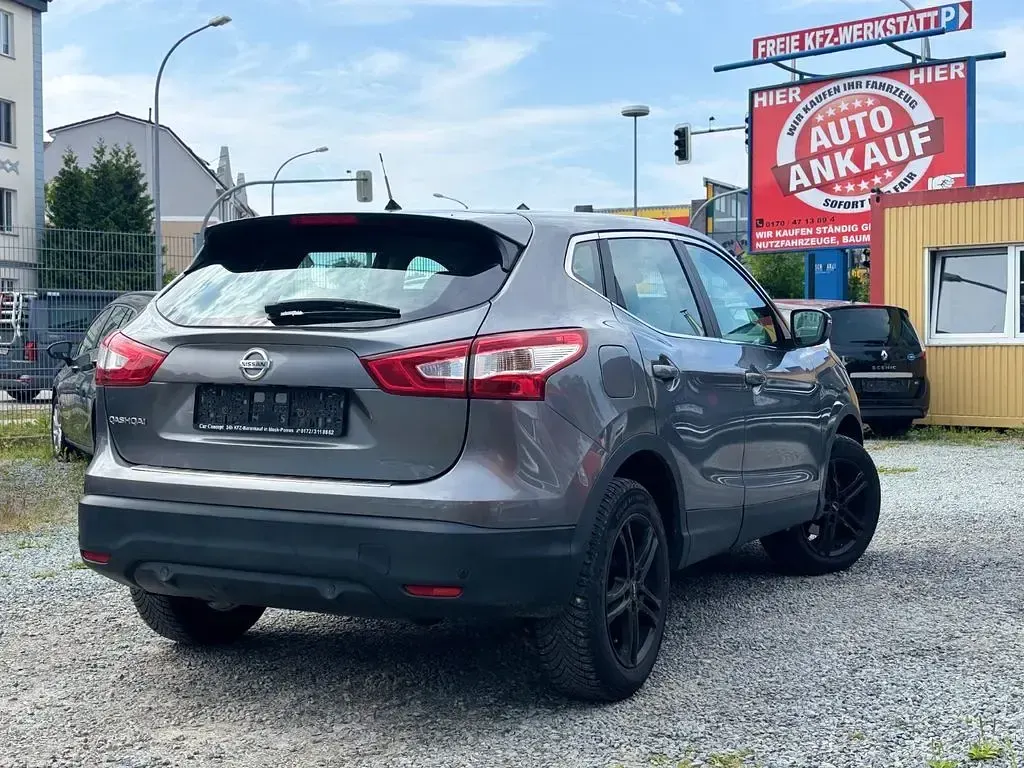 Gebraucht Nissan Qashqai 131 PS (96 kW) 2015 Grau SUV