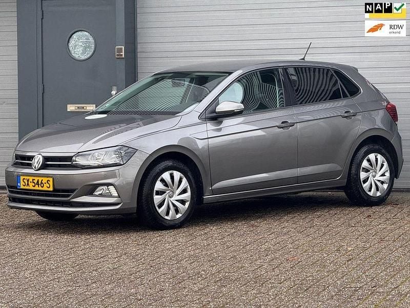 Grau Gebraucht 2018 VW Polo Comfortline Limousine | 8.168 € (Fairer Preis) - Bild 1/3
