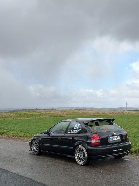 Second-hand Honda Civic 90 CP (66 kW) 2000 Negru Hatchback