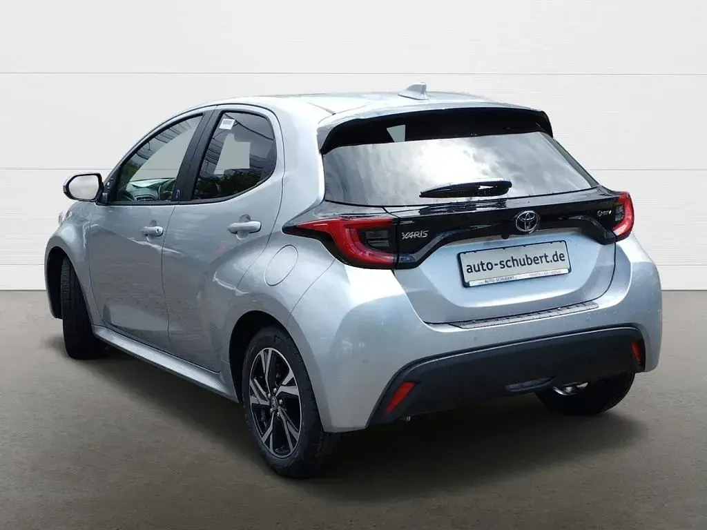 Neu Toyota Yaris 116 PS (85 kW) 2025 Silber Kleinwagen