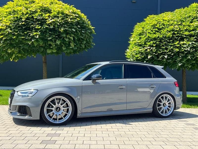 Grau Gebraucht 2020 Audi RS3 Sportback Sport Kleinwagen | 49.850 € (Etwas zu teuer) - Bild 1/4