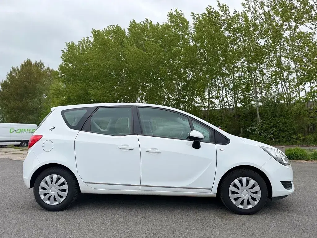Gebraucht Opel Meriva Selection 101 PS (74 kW) 2017 Weiß Van / Kleinbus