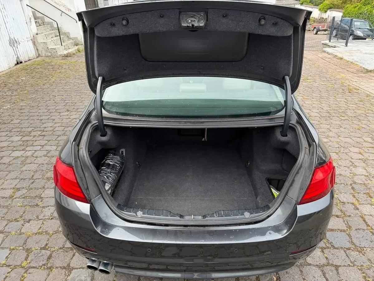Gebraucht BMW 525 210 PS (154 kW) 2012 Schwarz Limousine