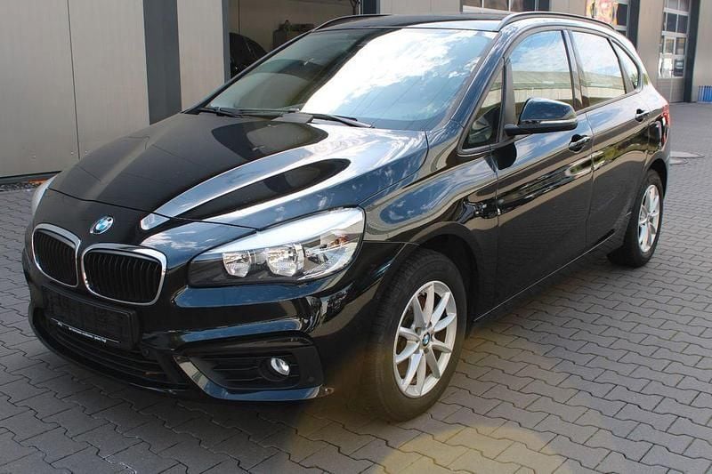 Schwarz Gebraucht 2015 BMW 220 Active Tourer Basis Van / Kleinbus | 12.890 € (Fairer Preis) - Bild 1/4