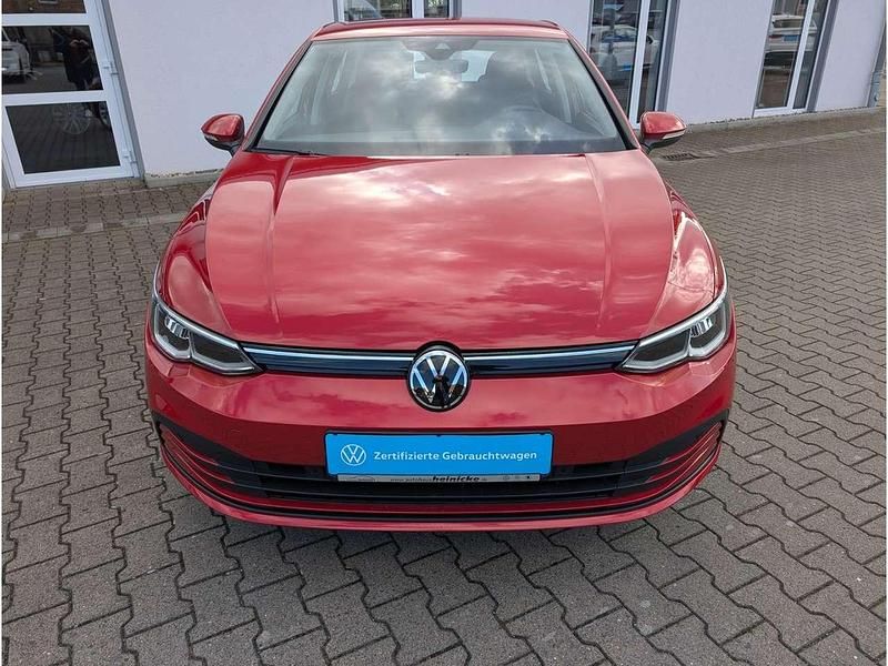 Gebraucht VW Golf VIII Life 110 PS (80 kW) 2023 Rot Limousine