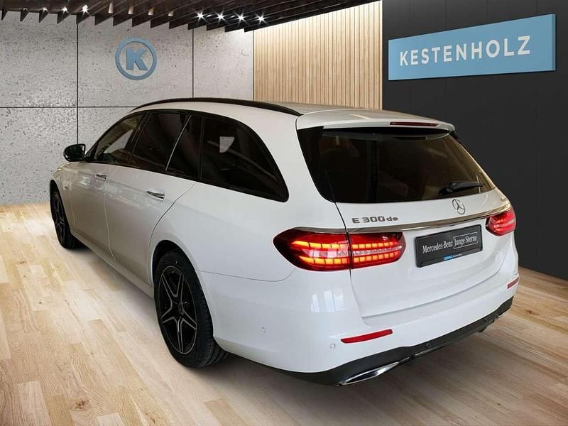 Gebraucht Mercedes E300 AMG 306 PS (225 kW) 2022 Unilack polarweiß Kombi