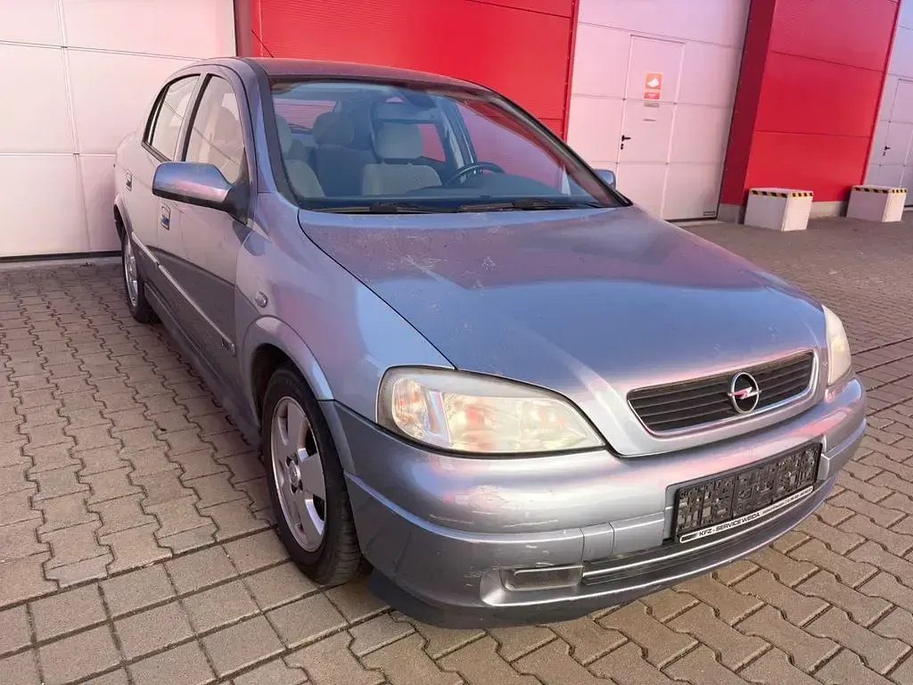Usata Opel Astra 101 CV (74 kW) 2003 Argento Berlina