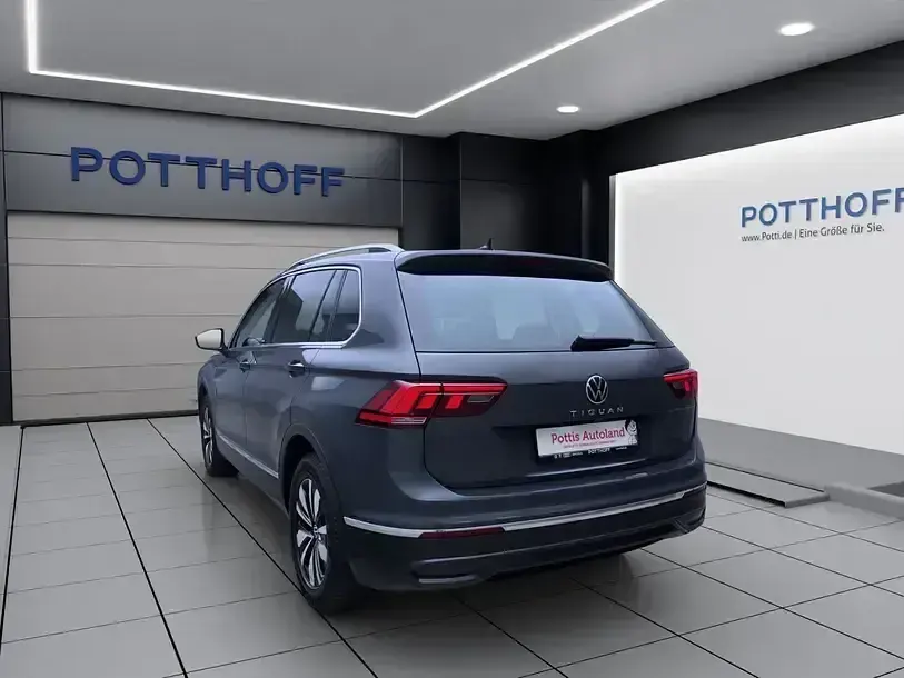 Gebraucht VW Tiguan Move 150 PS (110 kW) 2024 Grau SUV