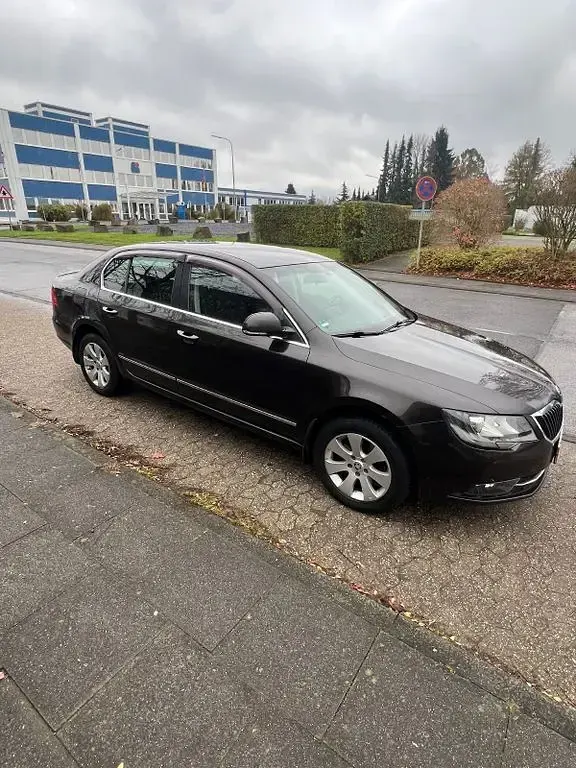 Gebraucht Skoda Superb Ambition 160 PS (117 kW) 2013 Braun Limousine