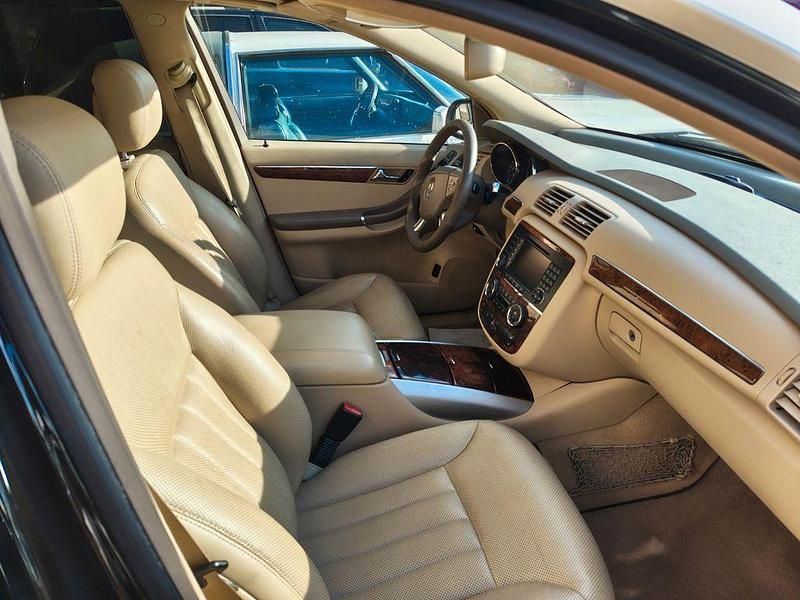 Weiß Gebraucht 2008 Mercedes R500 Van / Kleinbus | 6.997 € - Bild 1/2