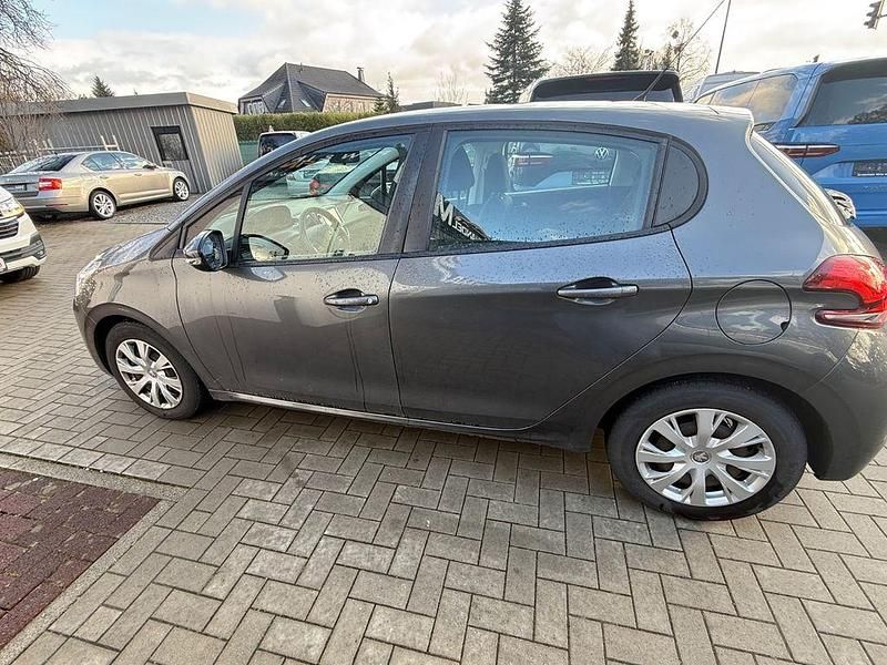 Gebraucht Peugeot 208 Active 82 PS (60 kW) 2018 Gris platinium Kleinwagen