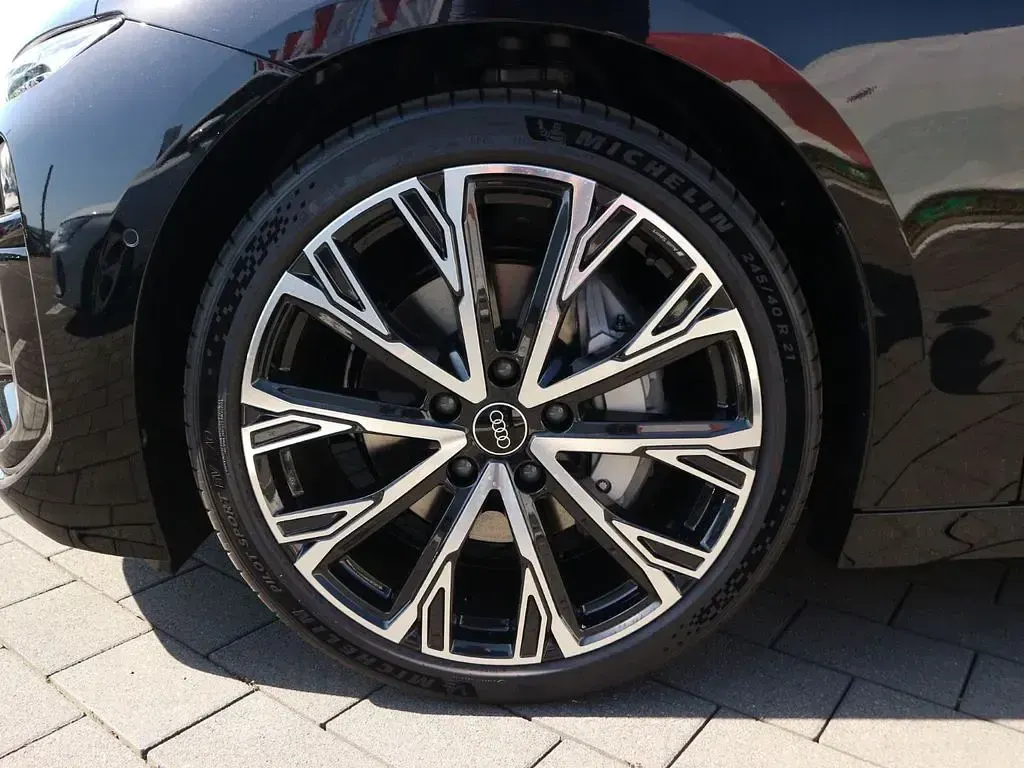 Neu Audi e-tron Business 314 kW (428 PS) 2026 Schwarz SUV